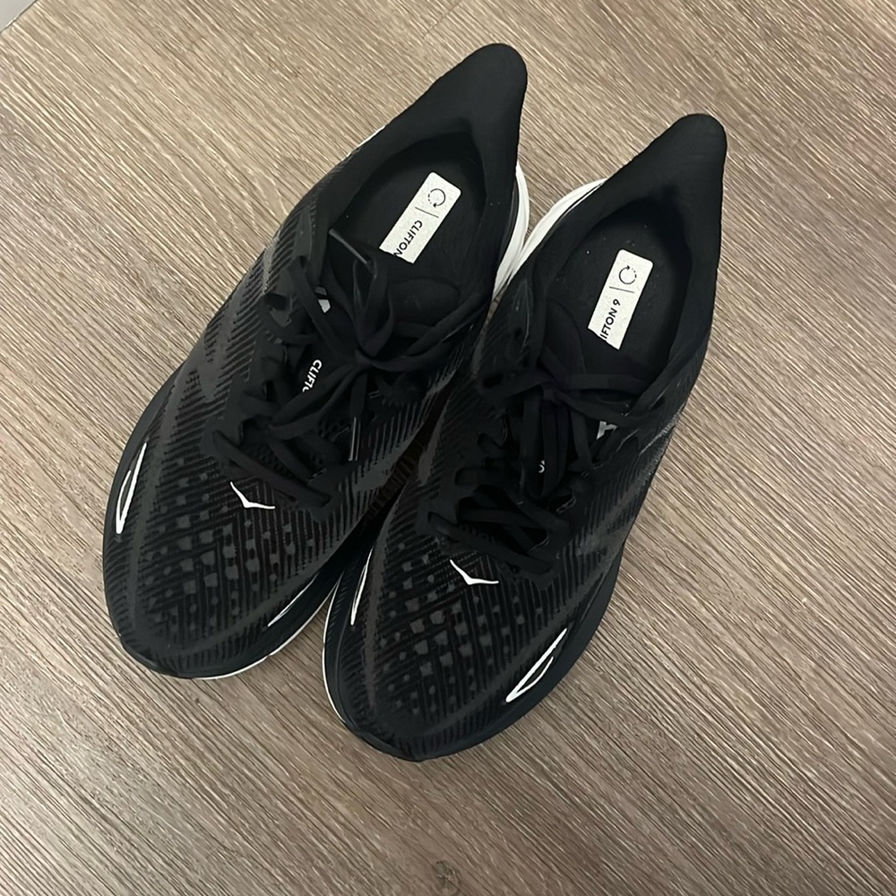Hoka Men’s Clifton 9 no box, excellent condition
